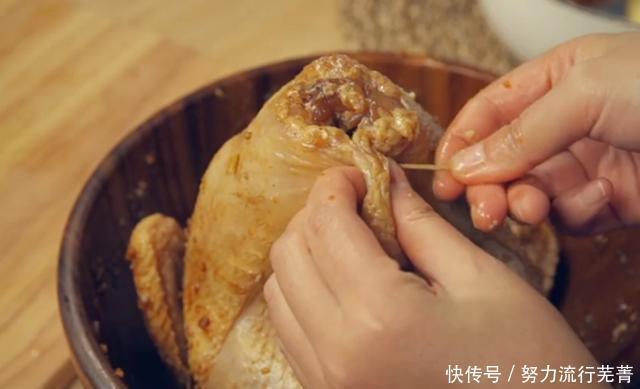 答案|做烤鸡一定要卤水浸泡吗这款果香烤鸡就能给你满意答案,试试看