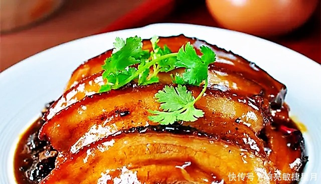 大厨教你梅菜扣肉的经典做法,香而不腻,入口即化,越吃越过瘾!