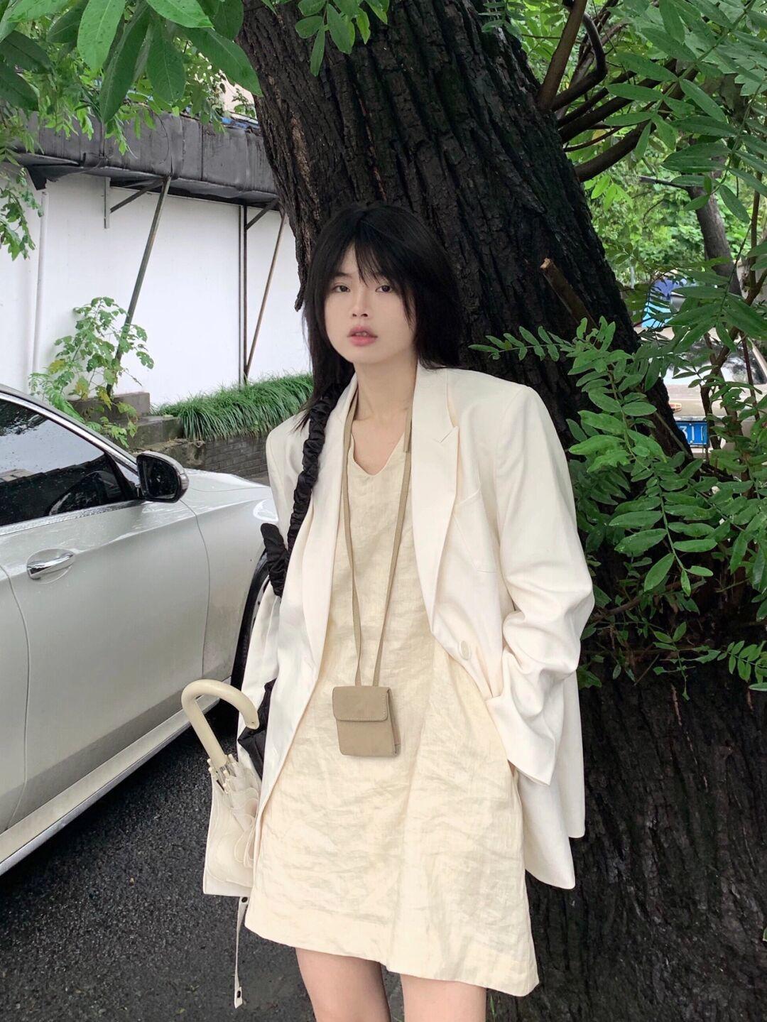 西装外套|早秋这样搭,波波头短发搭配大地色衬衫连衣裙,复古又潮流 !