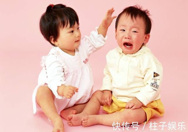 大宝|六岁姐姐打哭三岁弟弟,网上一片称赞:教育方式堪比教科书范本