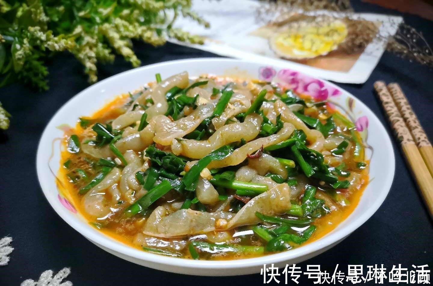 孩子|韭菜和它是天生一对，简单一炒，鲜美可口又滑爽，上桌孩子盯着抢