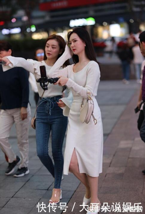 闺蜜|闺蜜之间的穿搭有要风格,相互衬托才能秀出各自的时尚气质