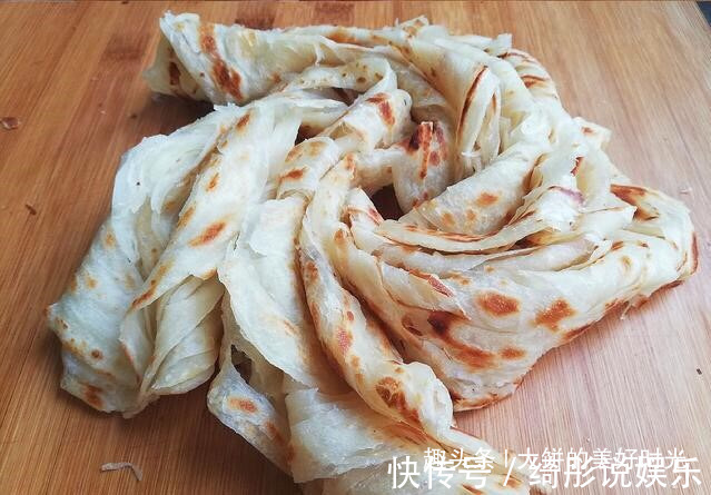 筋道|一碗面粉,开水一烫,简单搅一搅,柔软筋道,放凉不会硬,太好吃