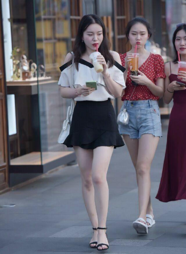 “A字裙”固然是信仰,但百褶裙的出现,让我们不得不改换思路!