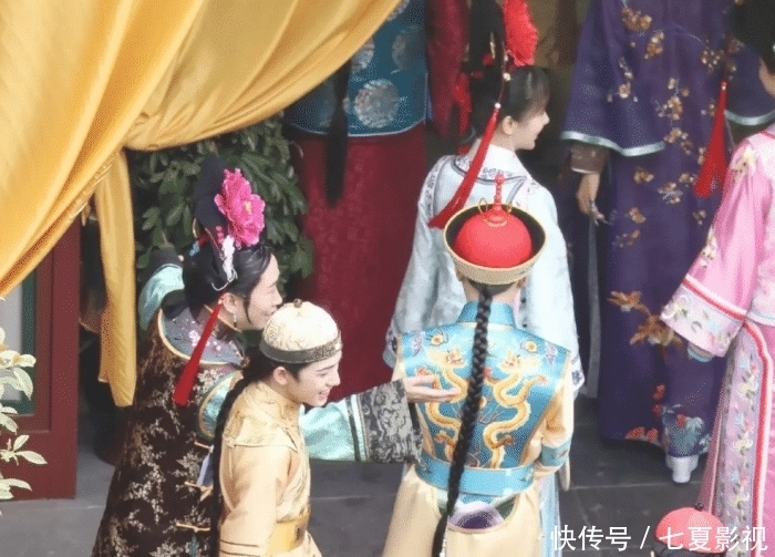 综艺节目 《萌探》清宫装路透,杨紫紫薇造型娇俏可爱,杨迪COS容嬷嬷