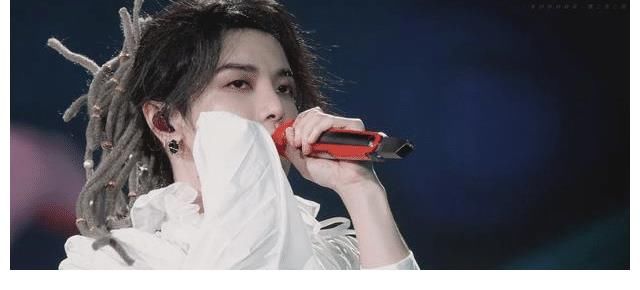 时代少年团白衬公式照公开后,优秀的艺人能够上春晚吗?引人深思