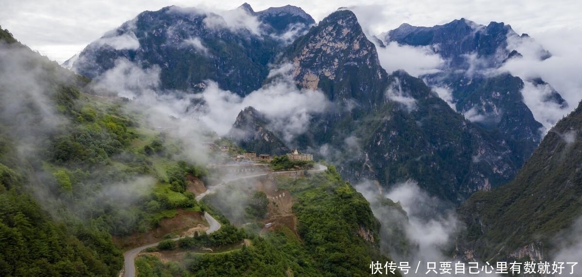 沿着丽江东侧去香格里拉，这条线路上的景点最多