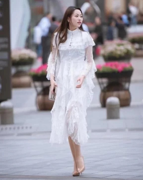 街拍:温文儒雅的小姐姐,展现性感酷雅气质,唯美大气