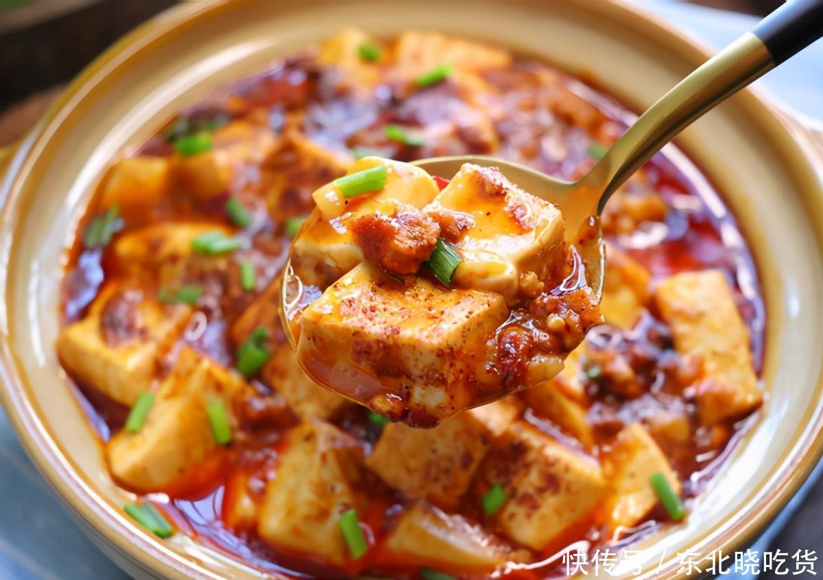 川菜经典的麻婆豆腐,嫩滑可口,香辣下饭,一上桌家人就抢着吃