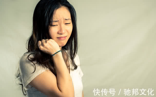 跳广场舞|46岁阿姨:跳交谊舞一年,被骗钱就算了,还怀上别人孩子,我怂了