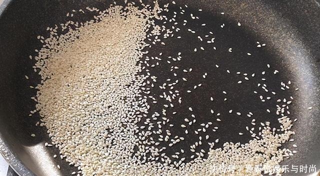 家庭自制辣椒酱,香辣过瘾,拌饭拌面都可以,做法简单很好吃