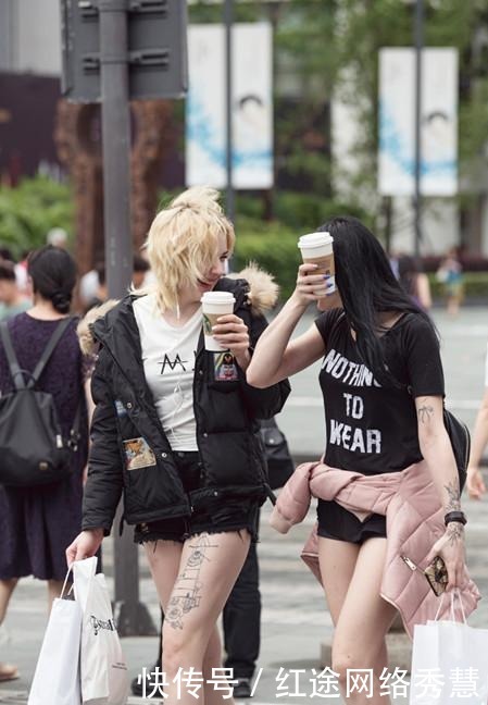 完美|街拍:长得好看的,轻熟风格的穿搭,展现出完美女神范儿!