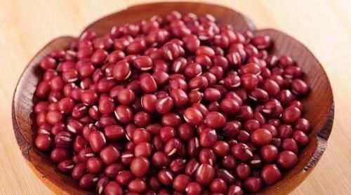 头发,越洗越油,越洗越少?坚持“3不要吃5物”,头发回到年轻时