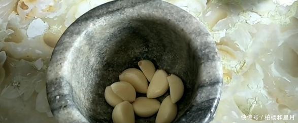 妈妈用了30年的单饼配方，柔软筋道，凉了不硬，配上炸豆角，香