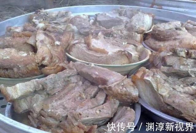 农村90后小伙结婚,婚宴上大鱼大肉分量足却没人吃,