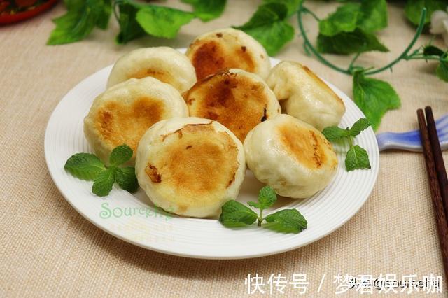大白菜|教你做生煎包，皮薄不破也不焦，包底金黄酥脆，肉嫩鲜香多汁