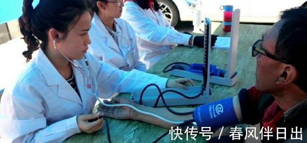 干果|有高血压的人,怎么吃三餐才能健康?三原则饭前,血压不会升高!