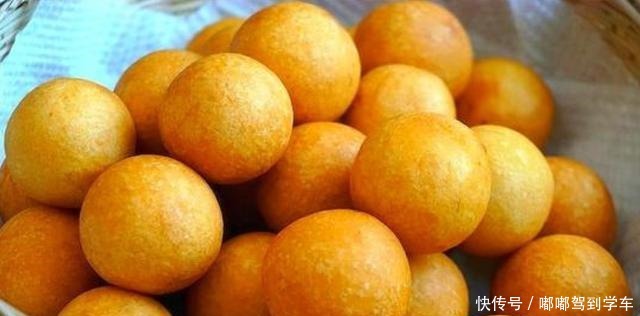 炸红薯丸子，用淀粉还是面粉都不对，厨师长教你做法，外酥里嫩