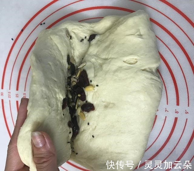 面包|自制面包,搭配各种谷物,能量满满!