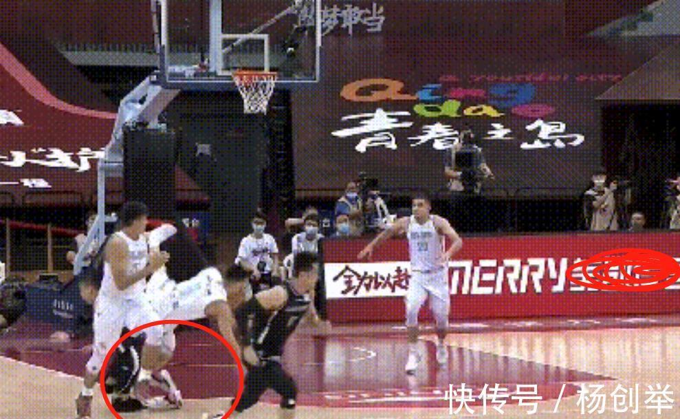 赵继伟|双标!为何朱旭航投篮劈叉会遭批评?而郭艾伦、赵继伟却可忽略?