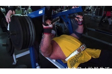 飞鸟|胸肌是健身人士的门面功夫，这些小技巧，帮你把形状和轮廓练好