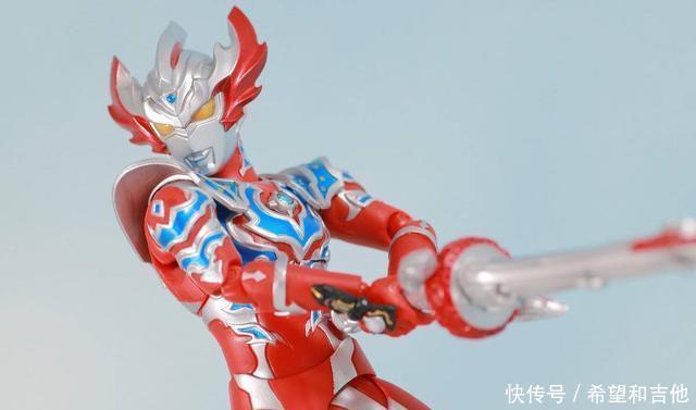 SHF|泰迦奥特曼三重斯特里姆形态SHF手办实物详解！