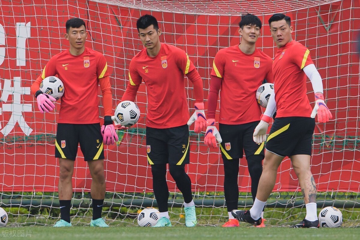 李铁|李铁国足有3人入选没必要,如果换另外3人,球队实力可提升一档