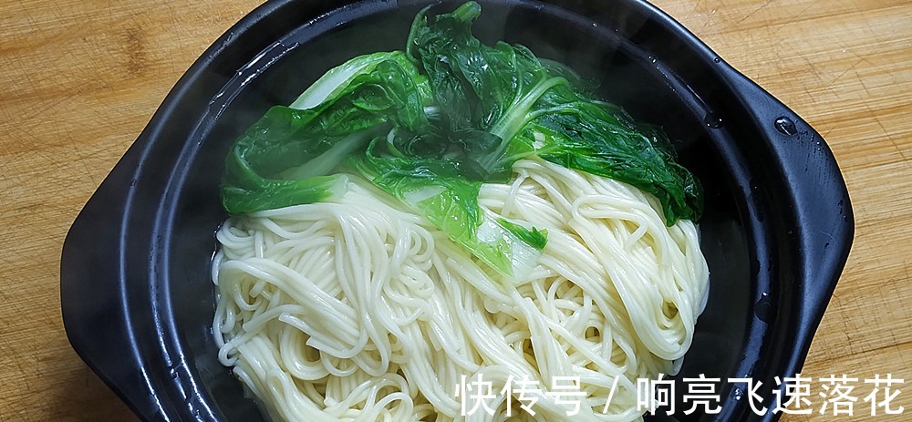 教你秘制番茄浓汤面做法，学会了自己也能做出饭店的味道，特好吃！