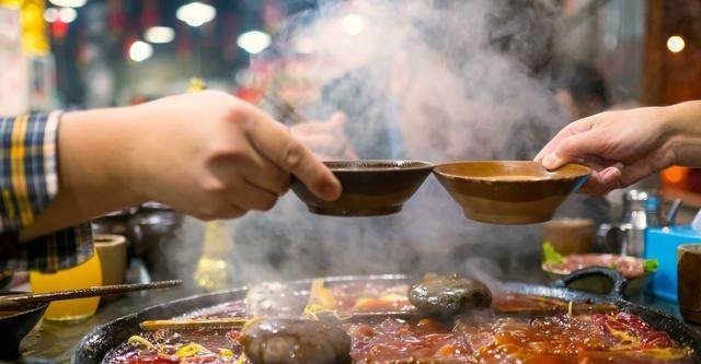 今天的文化观察,来看看中国十大最辣美食。