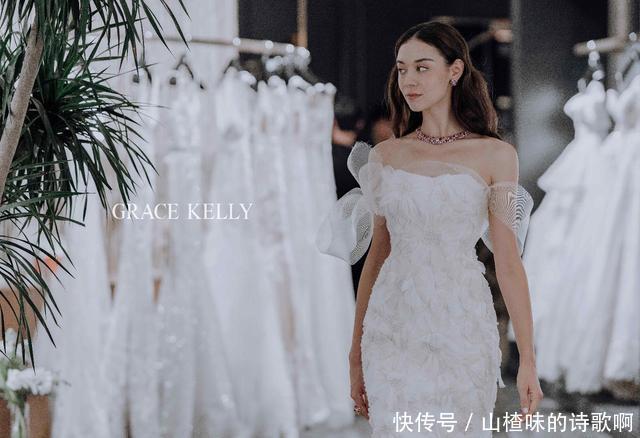 系列|GRACE KELLY全新系列婚纱奢华亮相