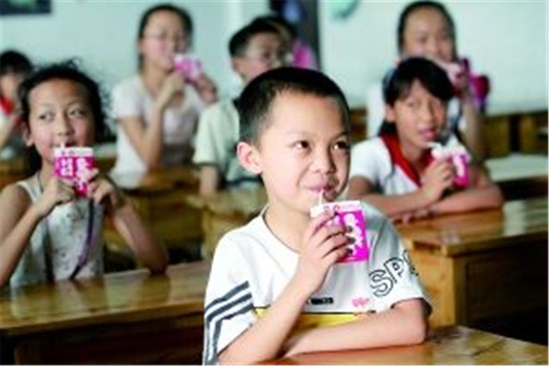 孩子|天天喝牛奶的孩子，和不爱喝牛奶的孩子，这“4大差距”很明显