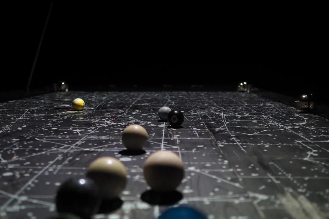 逆流而上|以“电”为索引探讨艺术未来，这个展览是一次对当下科技艺术实践的回应