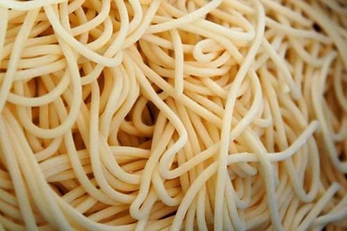 食品添加剂|喜欢吃面条的人注意了，有4种挂面尽量别买，看完就明白了