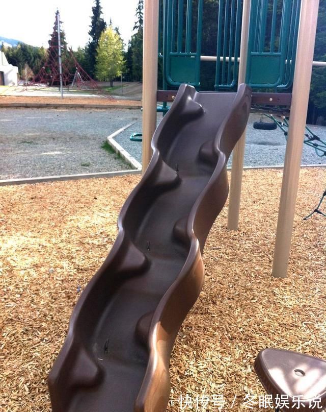 滑水道#26个反人类沙雕设计,设计师怕是脑袋进水了吧