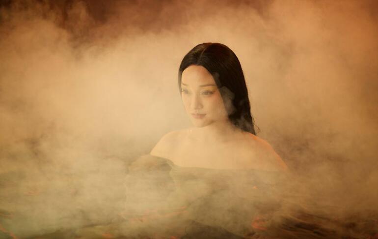 古墓荒斋!画家投资少女时代的周迅做人体模特,现在一幅价值184万