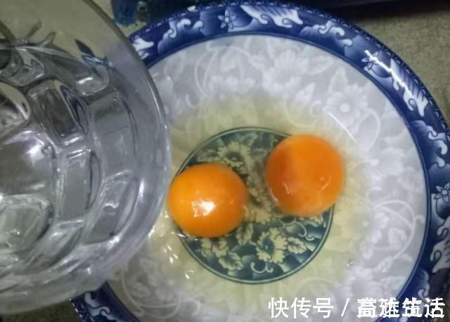 蒸鸡蛋|蒸鸡蛋加什么水?加多少水?用什么水蒸?方法和技巧都在这里