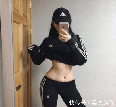 沉髋|崇尚健身的韩国小姑娘，减脂训练保持身材，紧致穿衣勾勒好曲线！