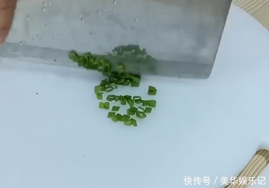  鲜香|红烧鱼好吃又诀窍，鲜香适口，外酥里嫩，端上桌就被大家吃完了