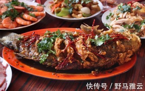 不论炖啥鱼，别只会加料酒去腥，加这“一黑一白”，鱼鲜无腥味！