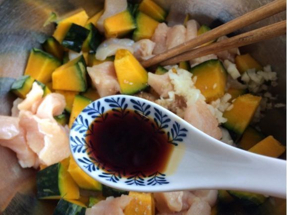 这是一道吃再多也不担心胖的菜，荤素搭配，相当低脂