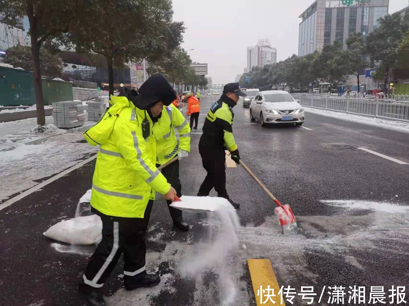 潇湘|雪后长沙畅通无阻的路，背后是他们冻得通红的手