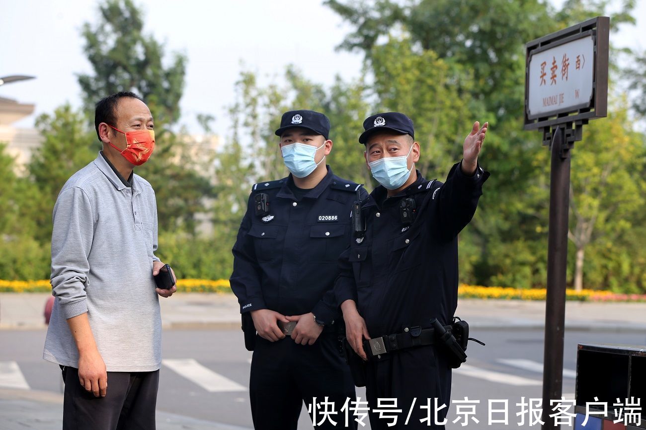 颐和园|颐和园、玉渊潭、香山公园……景区客流高峰中的一抹“警察蓝”