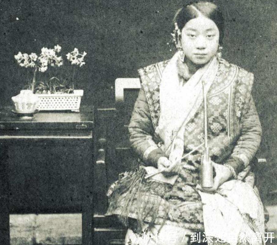 满清|晚清女性老照片满清贵妇、青楼女子、末代皇后、小脚妇女!