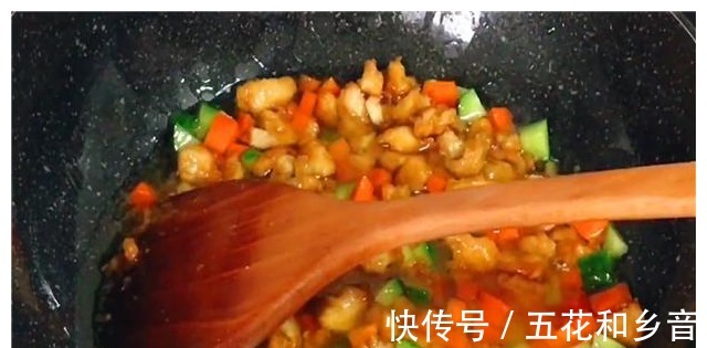 宫保鸡丁|宫保鸡丁这样做才正确,大厨讲解详细,一学就会,鸡肉嫩滑可口!
