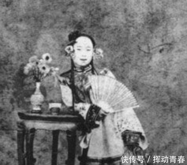 琴棋书画|晚清青楼女性老照片 相貌美丽端庄，精通琴棋书画！