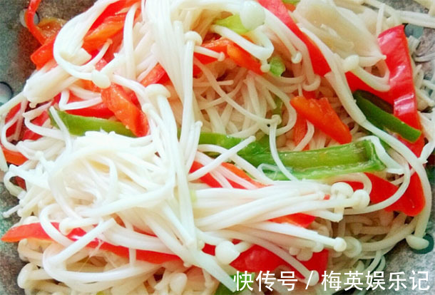 护肤 太阳暴晒孩子皮肤晒红晒伤,多吃消暑菜,凉拌清爽,护肤美白防晒