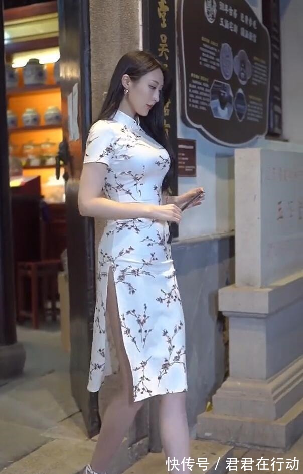 高级感 旗袍穿出高级感,这姐姐流露出一种独具东方韵!