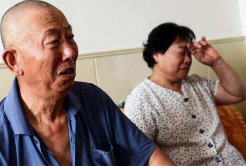 棺材|“新型啃老”正在啃掉父母的棺材本,父母毫无察觉,反夸孩子孝顺