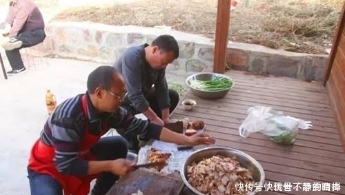 农村羊肉吃法,大盆羊肉炖白菜,吃起来很爽