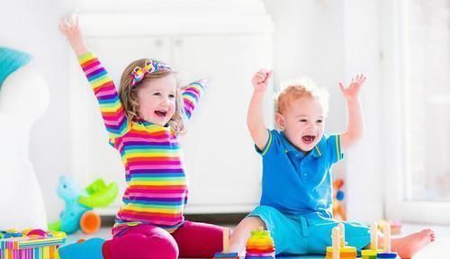 发育|宝宝出生后的“第一年”,有5个发育关键期,宝爸宝妈们别错过了